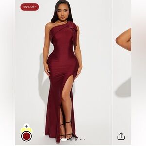 Elegant Burgundy Maxi Dress